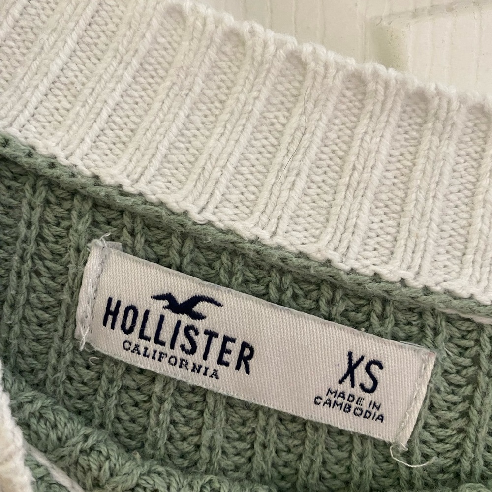 Hollister Olive/Ivory Sweater EUC Size XS